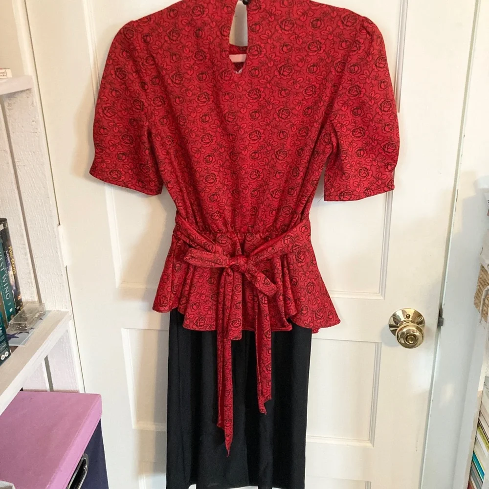 Vintage peplum red and black floral dress size SMALL - Picture 7 of 8